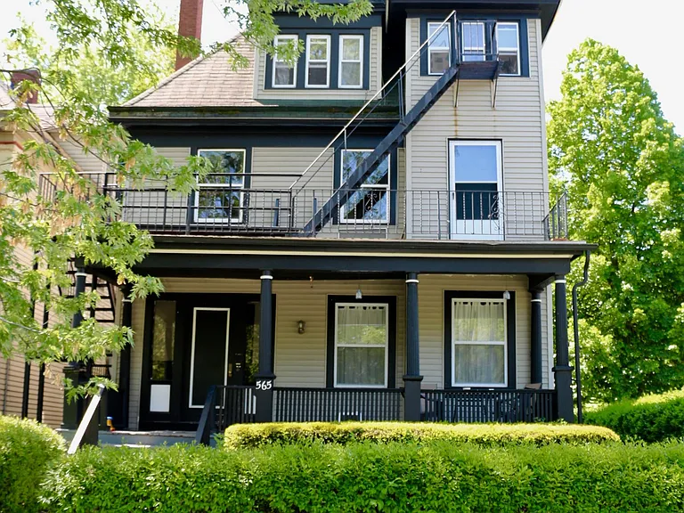 565 W Delavan Ave #1 — Photo 13