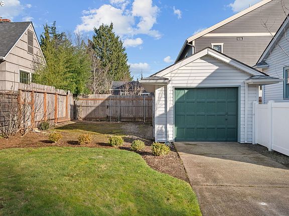 4th image of 3700 NE 34th Ave