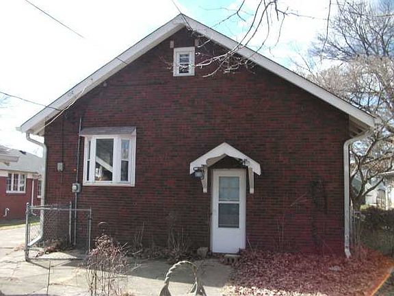 3rd image of 1621 N Auburn St