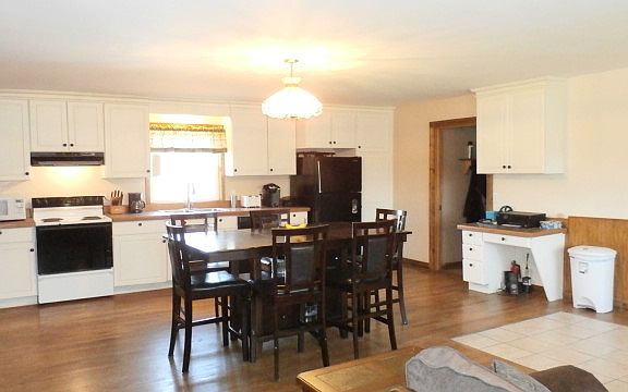 A bright open kitchen has plenty of space for easy meal prep.  All appliances stay....