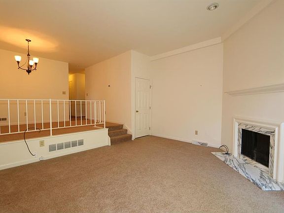 3rd image of 9779 Bunker Hill Ln