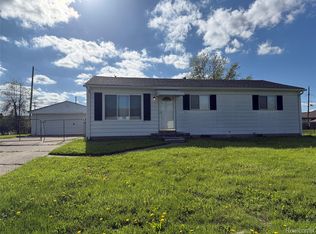 33711 Floyd St, Clinton Township, MI 48035