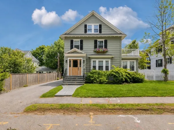 59 Crest St, West Roxbury, MA 02132