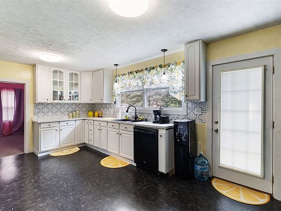 4th image of 3266 Proctor Rd