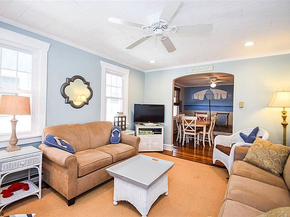 3rd image of 812 North St #1