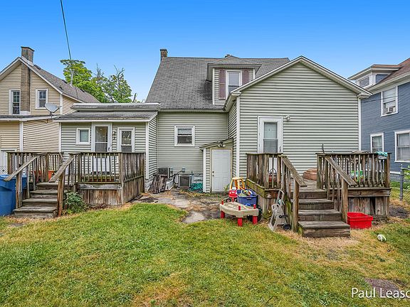3rd image of 1133 Muskegon Ave NW