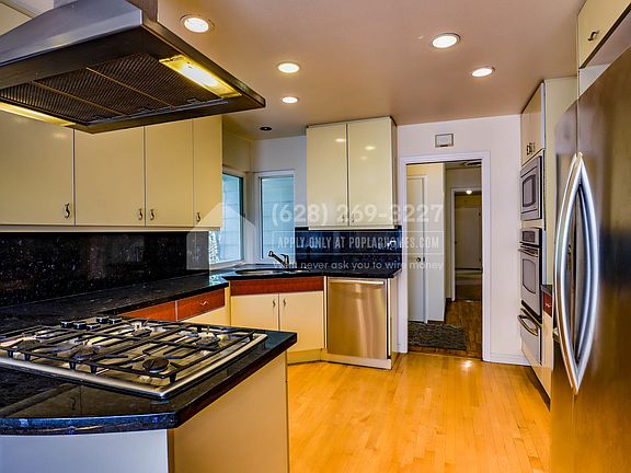 3rd image of 810 Monica Ln