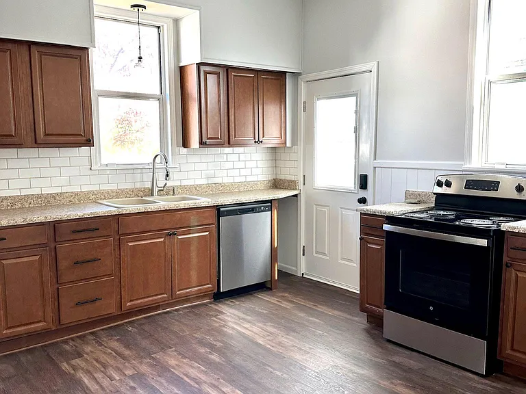 422 S Willow Rd — Photo 2