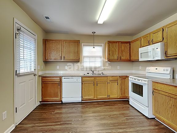 3rd image of 1849 Denise Ln