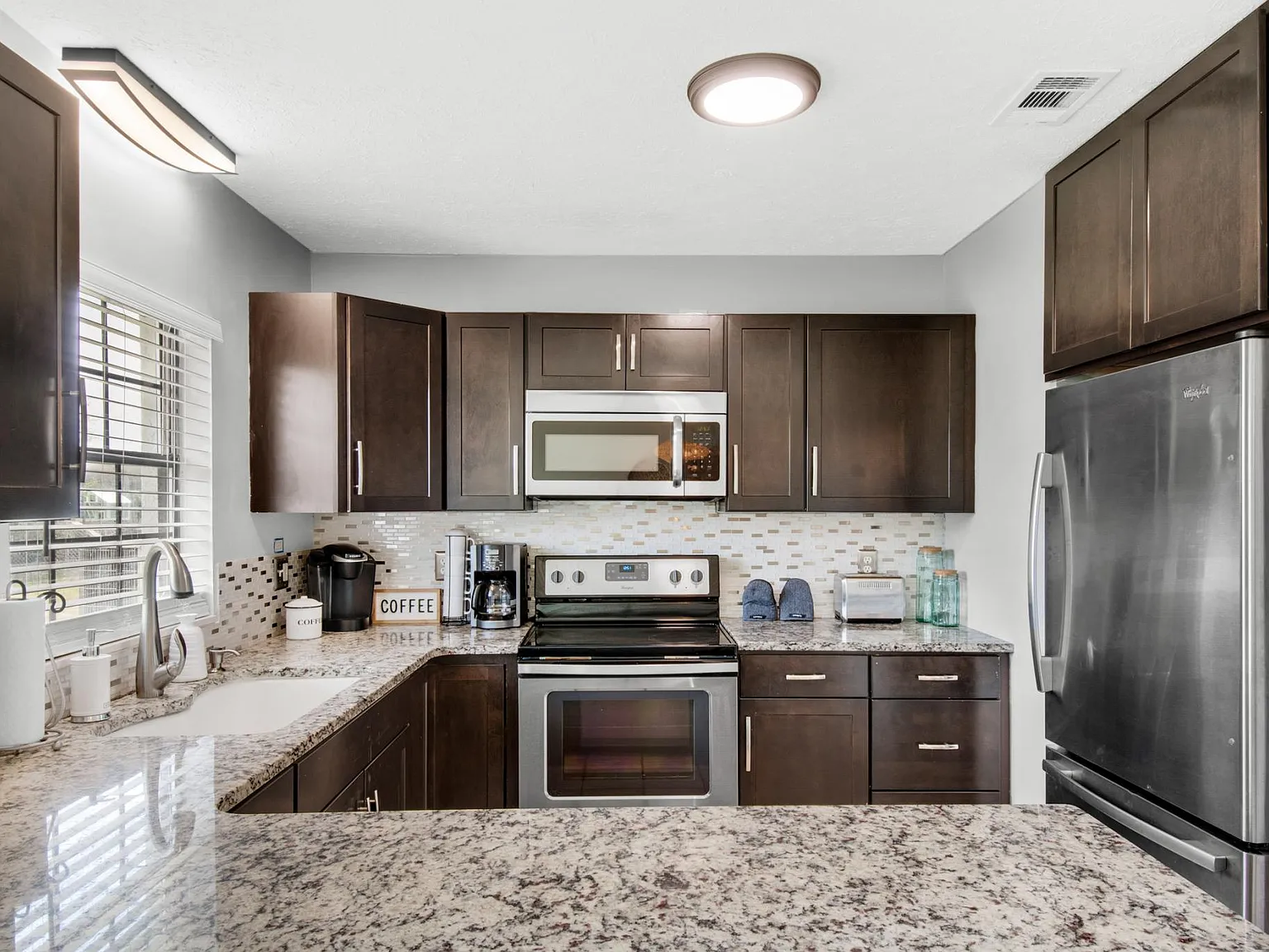 3 bed, 1300 sqft, $2,200 — Photo 4