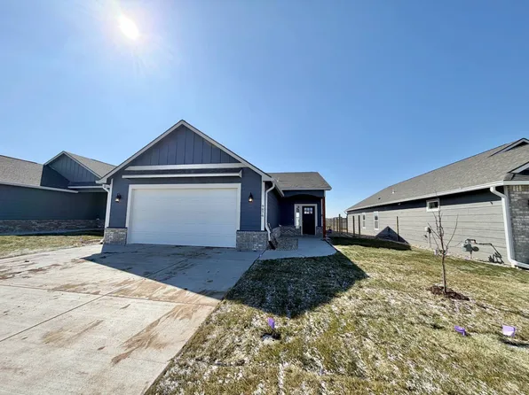 9876 Weeping Willow Dr, Manhattan, KS 66502