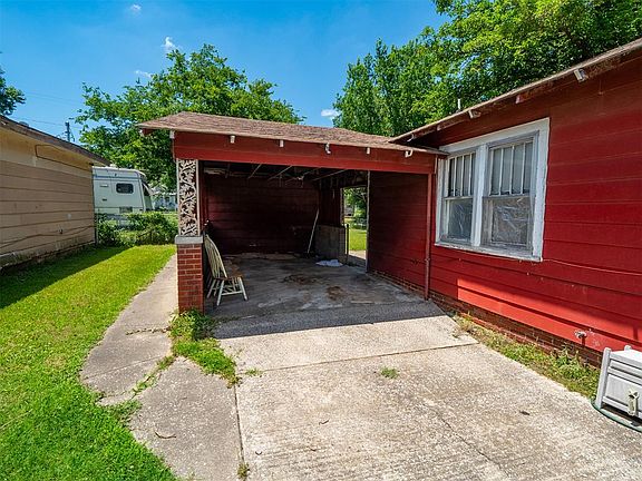 5th image of 1021 S Ocheese Ave