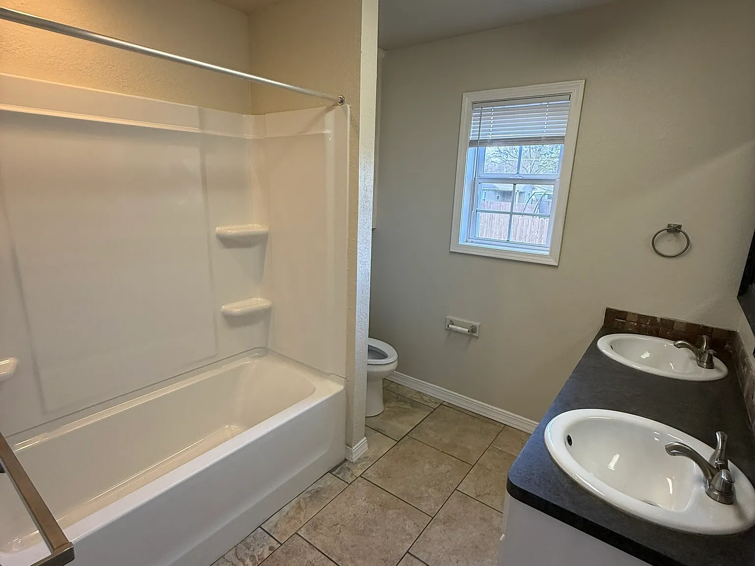 3 bed, $900 — Photo 4