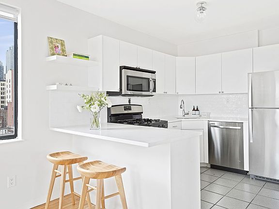 2nd image of 181 7th Ave APT 10B