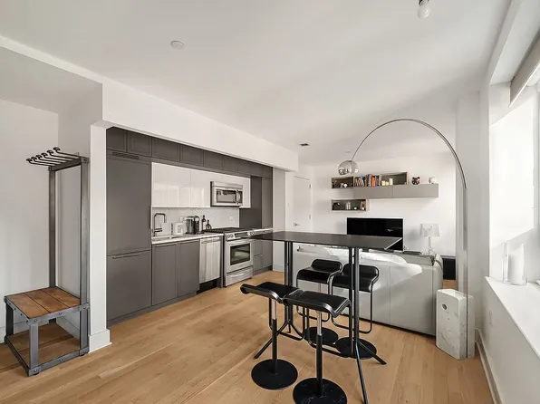 432 W 52nd St APT 5B, New York, NY 10019