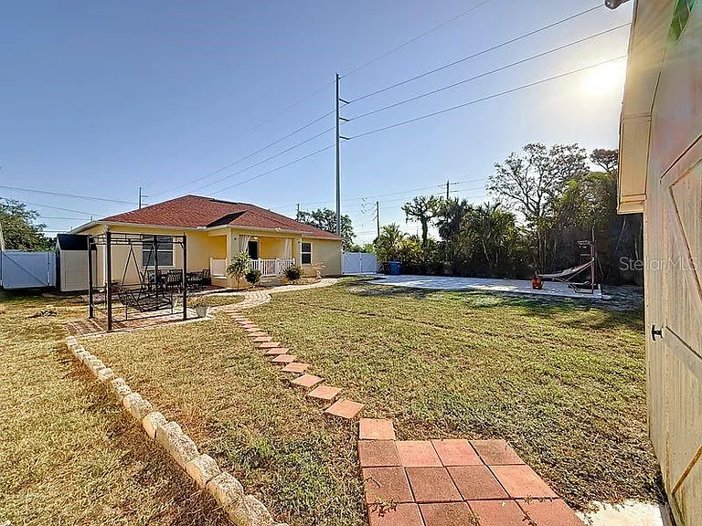 2402 Dryer Ave — Photo 42