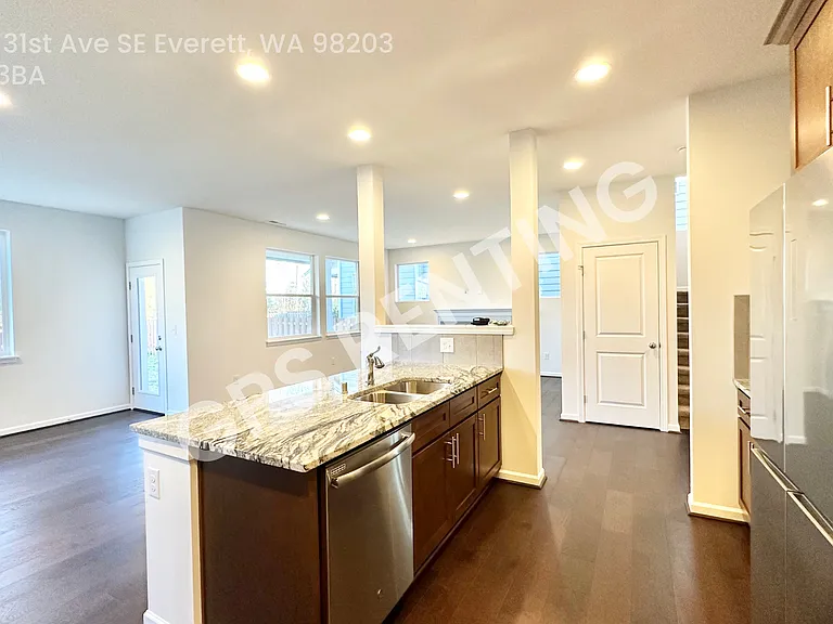 4621 31st Ave SE — Photo 4