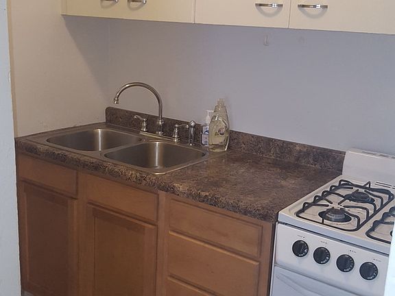 2nd image of 476 Herschel St APT 1