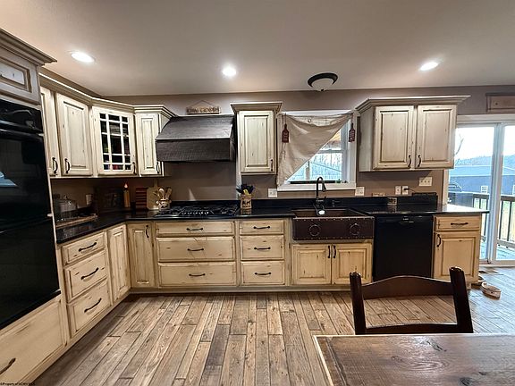 4th image of 1544 Tulip Ln