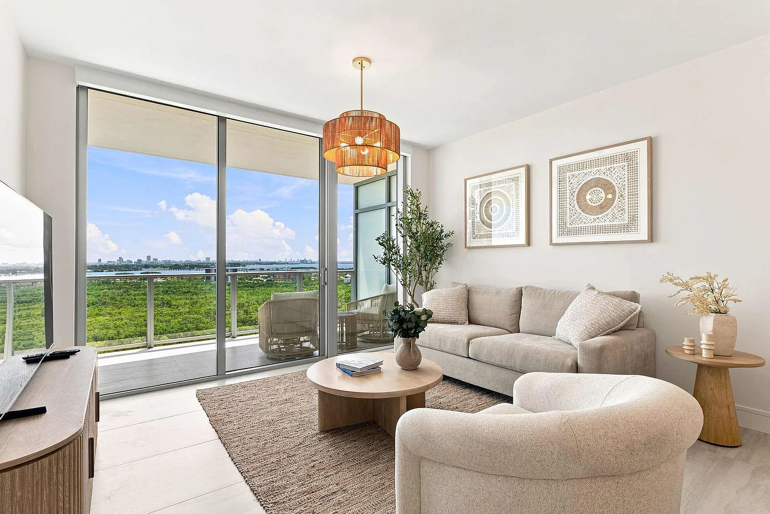 1 bed, 2.0 bath, 1076 sqft, $6,784 — Photo 4
