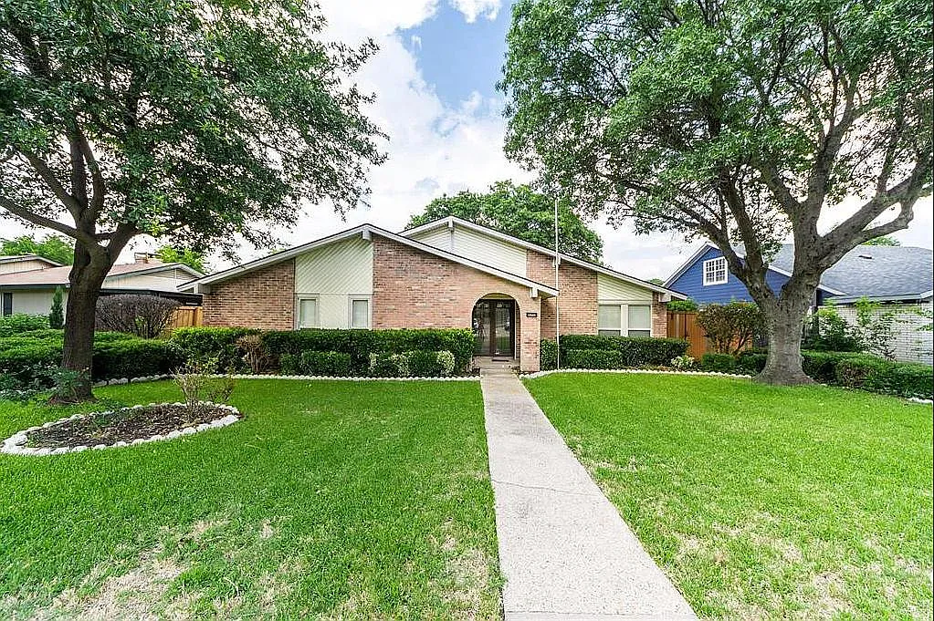 3 bed, 1430 sqft, $2,300 — Photo 1