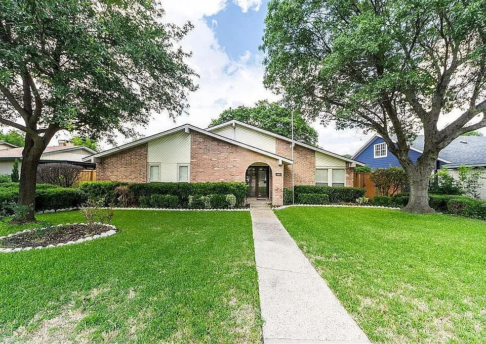 3425 Claymore Dr