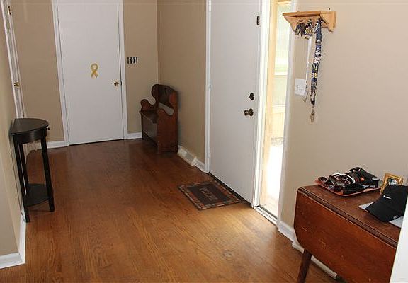 4901 Orland Rd Foyer 1