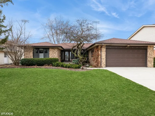 1116 S Tamarack Dr, Mount Prospect, IL 60056