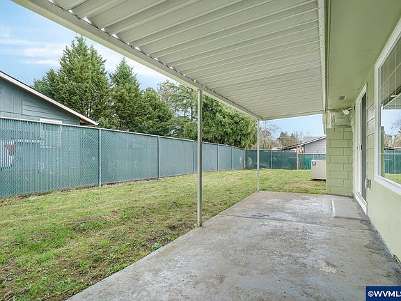 5th image of 701 E Aldercrest Dr