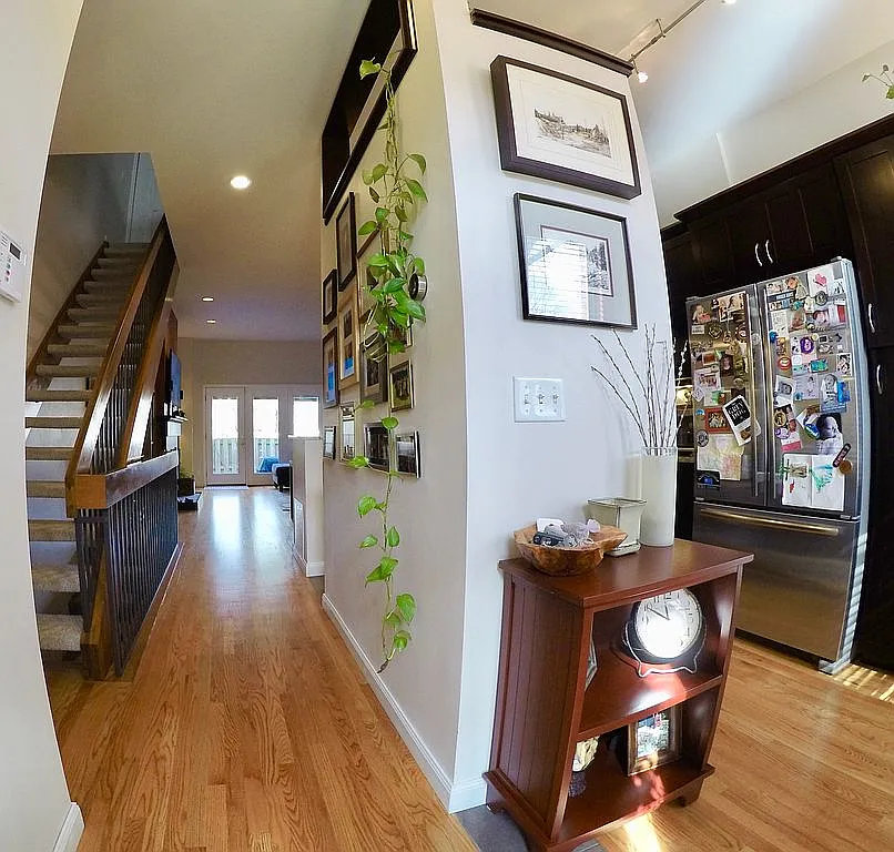 19 Manhattan Mews photo 1
