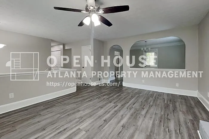 3 bed, 2.0 bath, 2224 sqft, $2,440 — Photo 3
