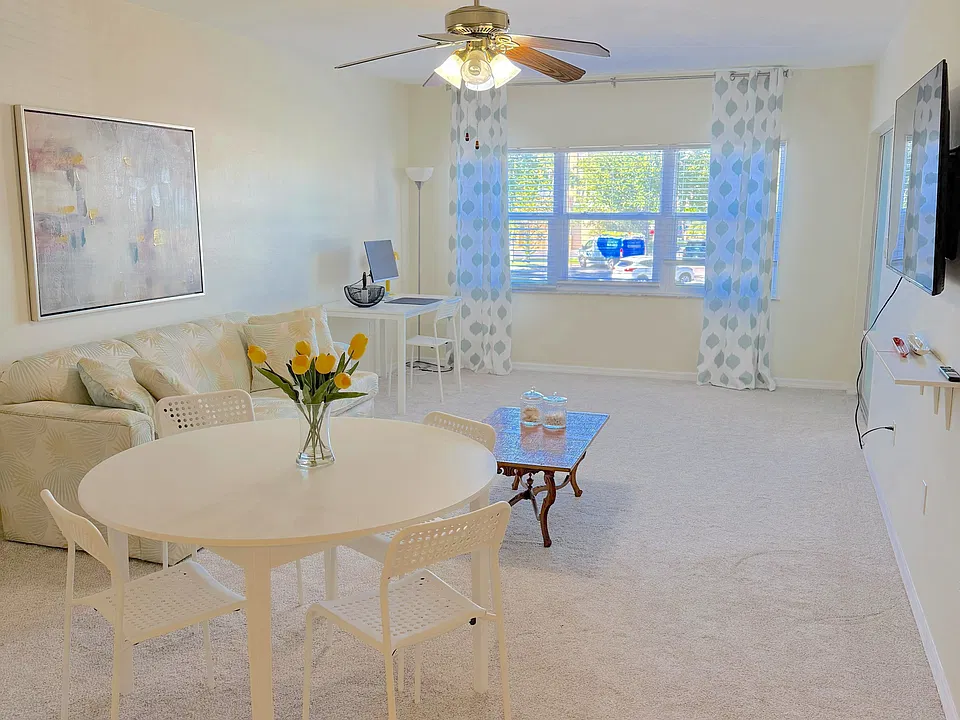 3100 Harbor Blvd #207