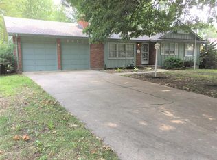 8611 Maple Ave, Raytown, MO 64138