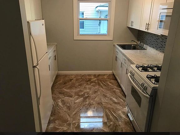 2nd image of 137 Stroud Ave Floor 1