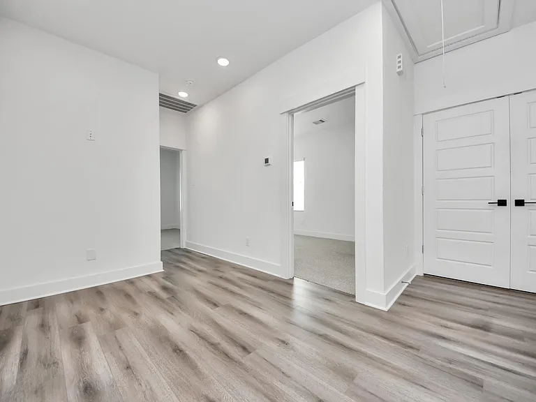 318 Neyland St — Photo 13