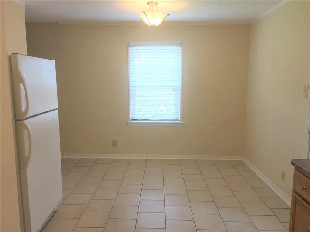2 bed, 1.5 bath, 1200 sqft, $1,500 — Photo 3
