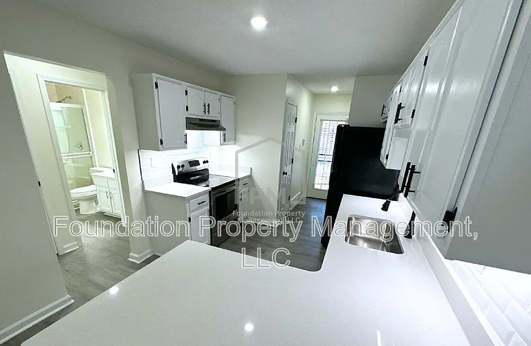 1818 Winship Dr — Photo 7