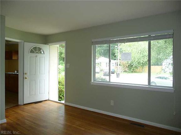 2nd image of 4816 Peachcreek Ln