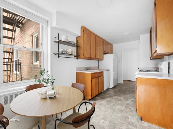 23-20 Bell Boulevard image 8 of 18