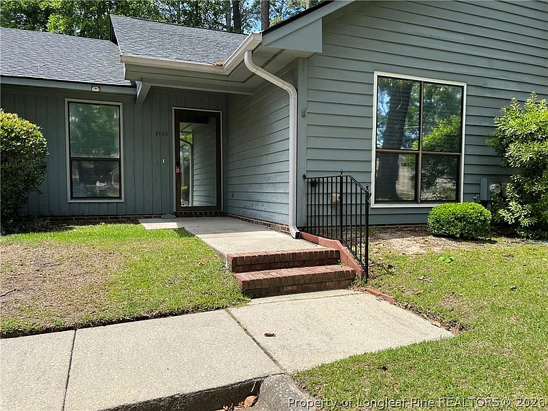 2105 Wexford Oaks Ct — Photo 1