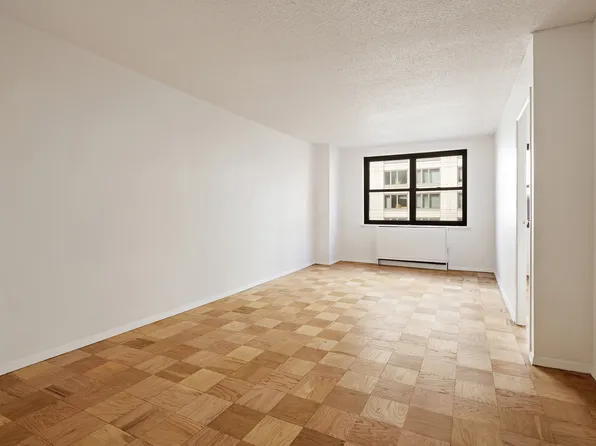 200 East 24th Street image 1 of 5