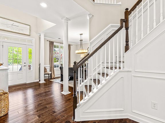 5th image of 204 Fawn Hollow Ct