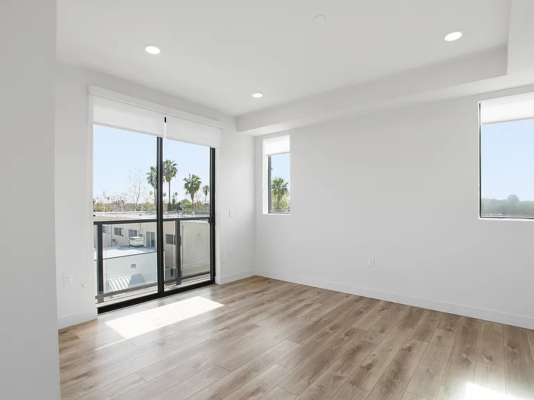 740 South Ridgeley — Photo 30