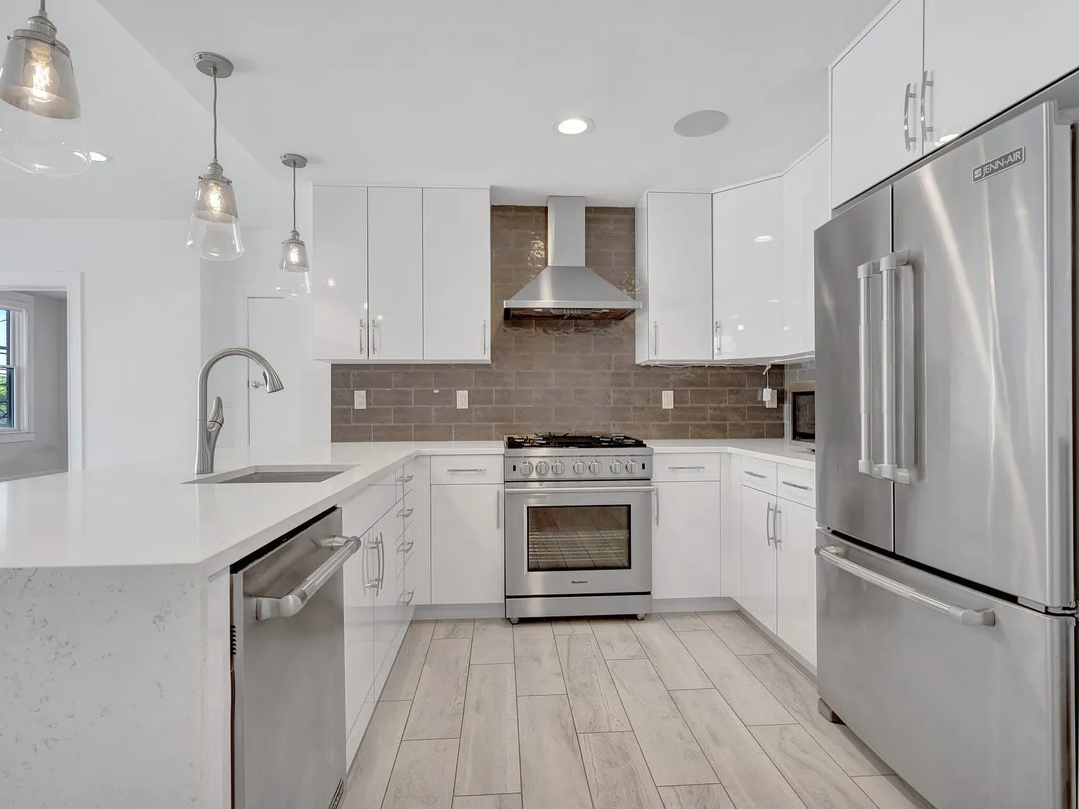 2 bed, 2.0 bath, 1200 sqft, $3,800 — Photo 4