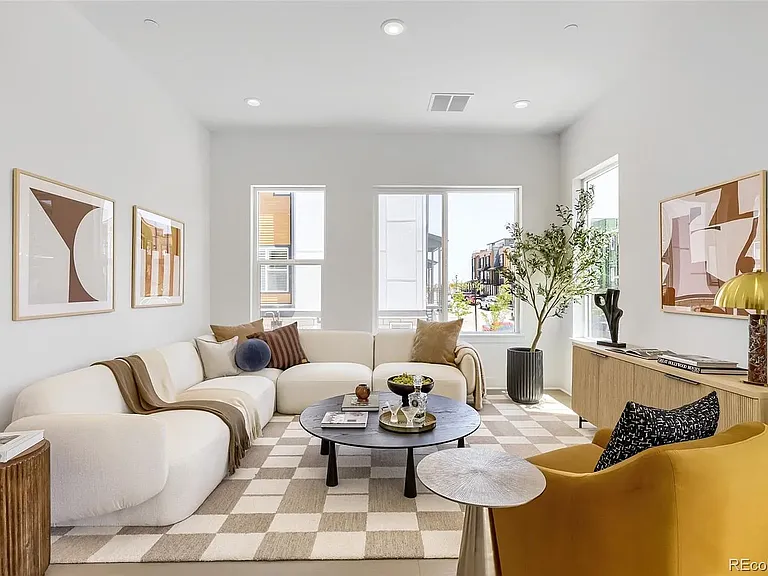 855 Superior Dr — Photo 2