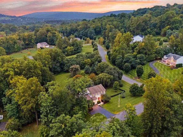 35499 Broken Arrow Rd, Round Hill, VA 20141