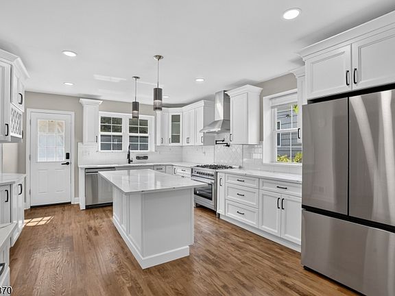 5th image of 251 Hillside Ave