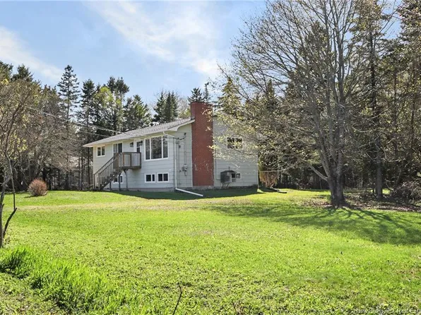 369 Hampton Rd, Quispamsis, NB E2E 4T9