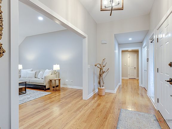 5th image of 24 Seneca Ave E