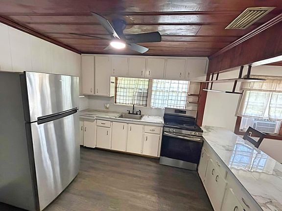 3rd image of 315 Avenue J